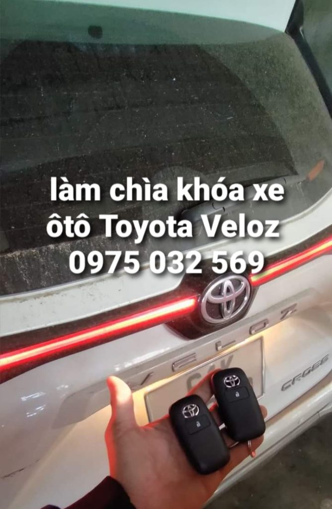 Lam chia khoa o to Toyota Veloz